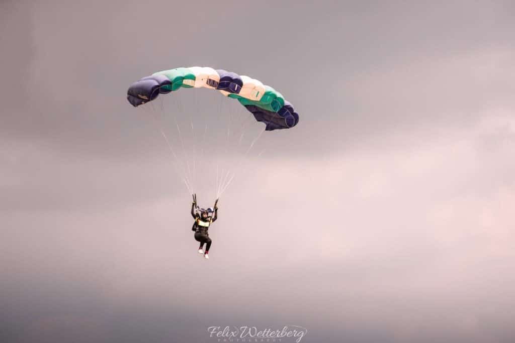 The Jump Out of Airplane Experience: What It Feels Like to Take the Leap